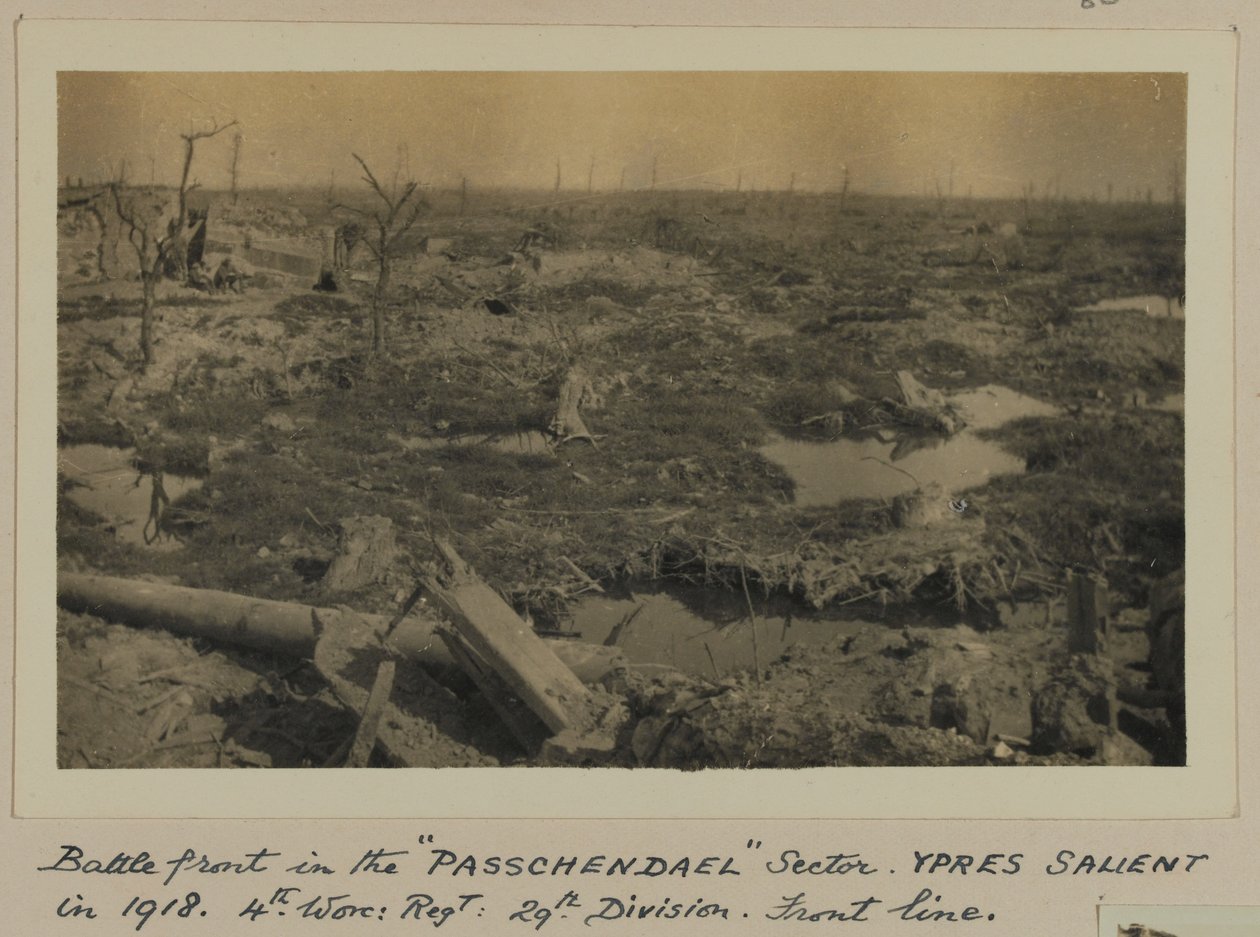 Kampffront im „PASSCHENDAEL“-Sektor, YPRES-Bogen im Jahr 1918, 4. Worc: Regt: 29. Division, Frontlinie von English Photographer