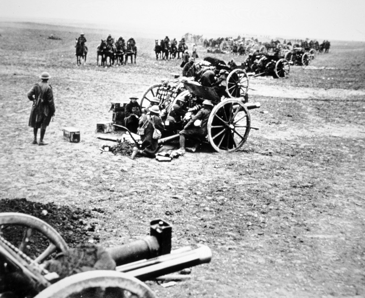 Britische 18-Pfünder-Feldgeschütze im Einsatz an der Westfront von English Photographer