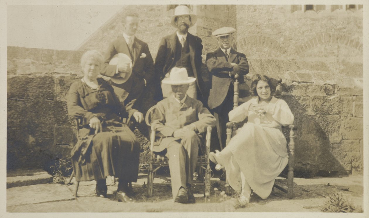 Edward Hudson und Freunde, Lindisfarne von English Photographer