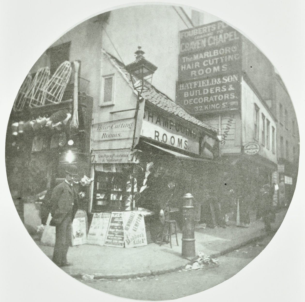 Fouberts Place, Westminster LB: bei Kingly Street, 1890 von English Photographer