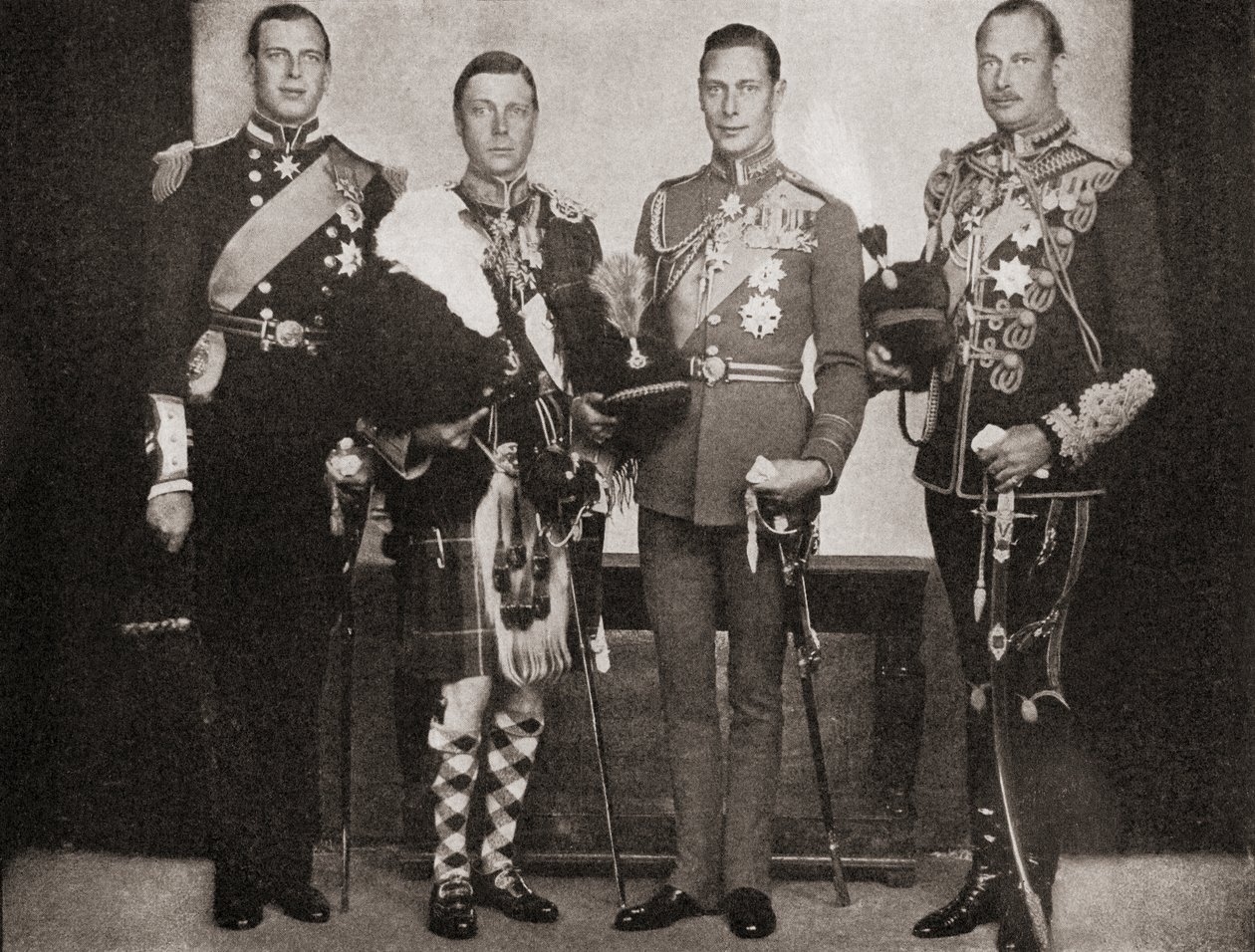 Vier der fünf Söhne von König George V, von links nach rechts, Prinz George, Herzog von Kent, König Edward VIII, später Herzog von Windsor, Prinz Albert, Herzog von York, später König George VI, Prinz Henry, Herzog von English Photographer
