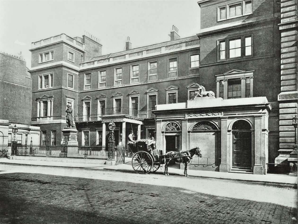 Hansom-Kutsche vor dem Kriegsministerium Pall Mall, Willis Sammlung, 1890 von English Photographer