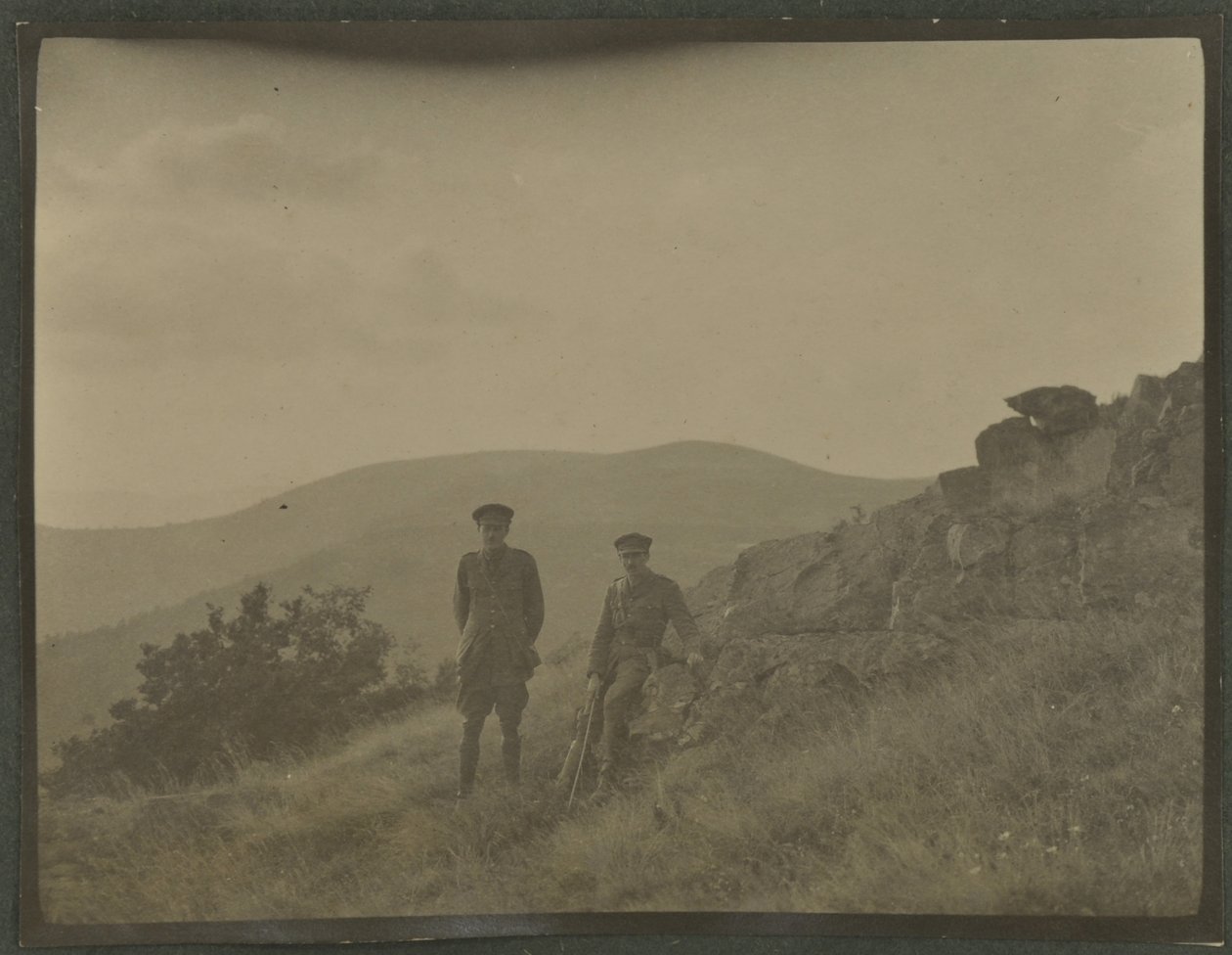 Harold Roper Robinson und William Lawrence Bragg, Vogesen, Herbst 1915 von English Photographer