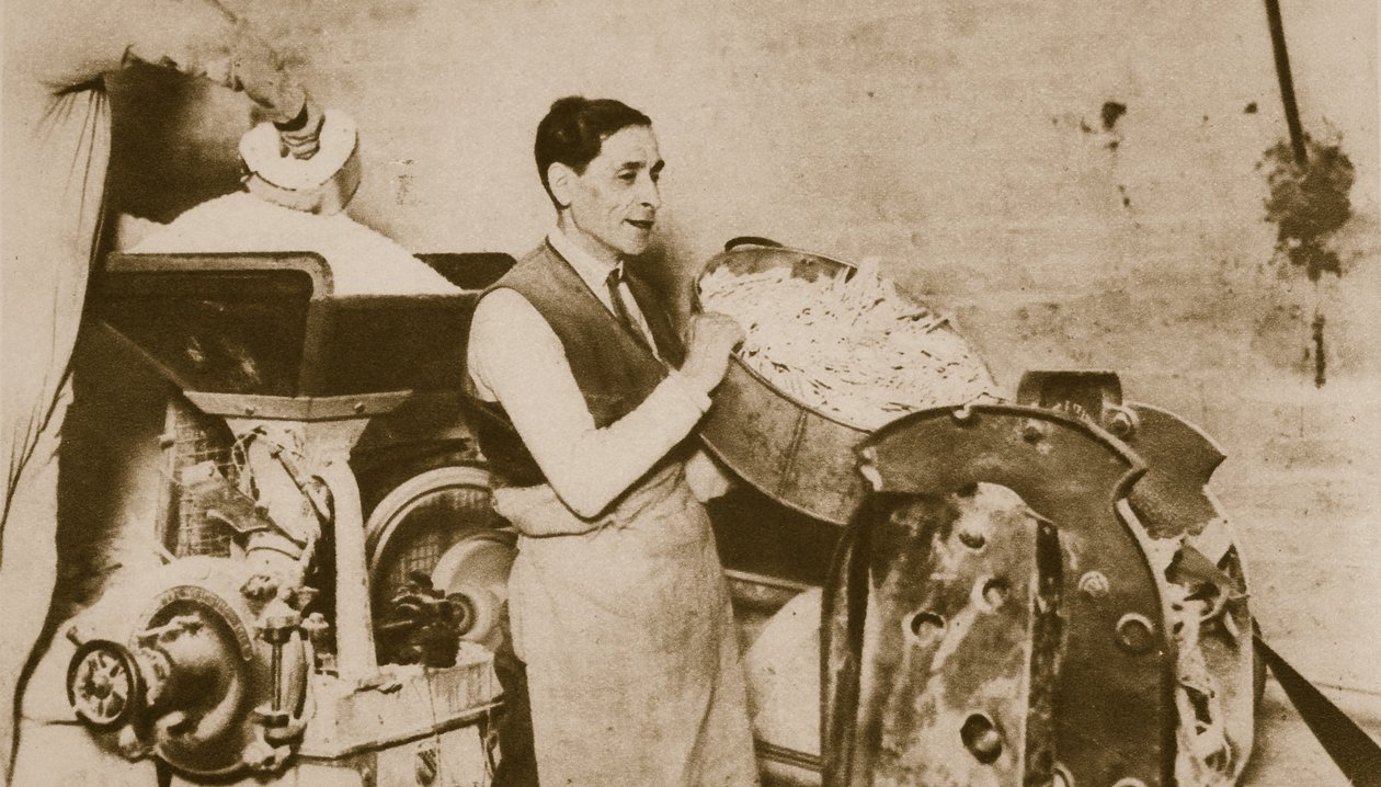 Hebräische Bäckerei bereitet ungesäuertes Brot für das Passahfest vor von English Photographer