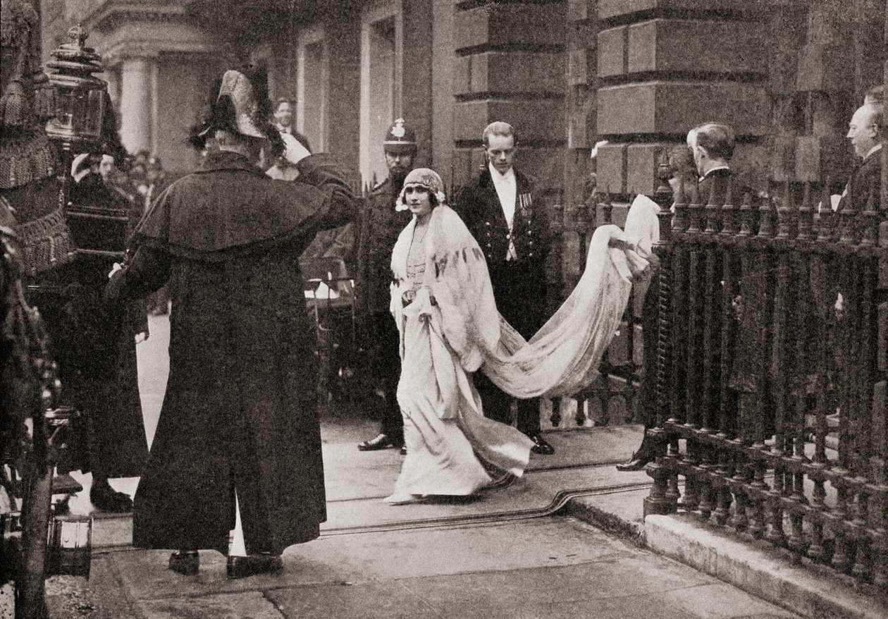 Lady Elizabeth Bowes Lyon auf dem Weg zu ihrer Hochzeit am 26. April 1923 mit H.R.H. dem Herzog von York, später König George VI, aus Die Geschichte von fünfundzwanzig Jahren, veröffentlicht 1935 von English Photographer