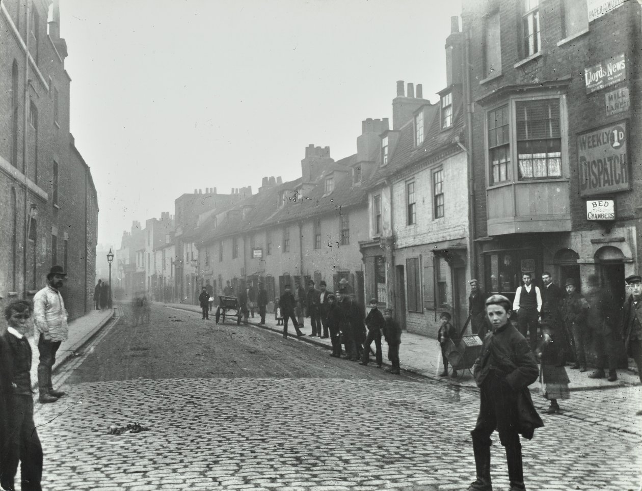 Mill Lane: von Deptford Broadway, London, 1895 von English Photographer