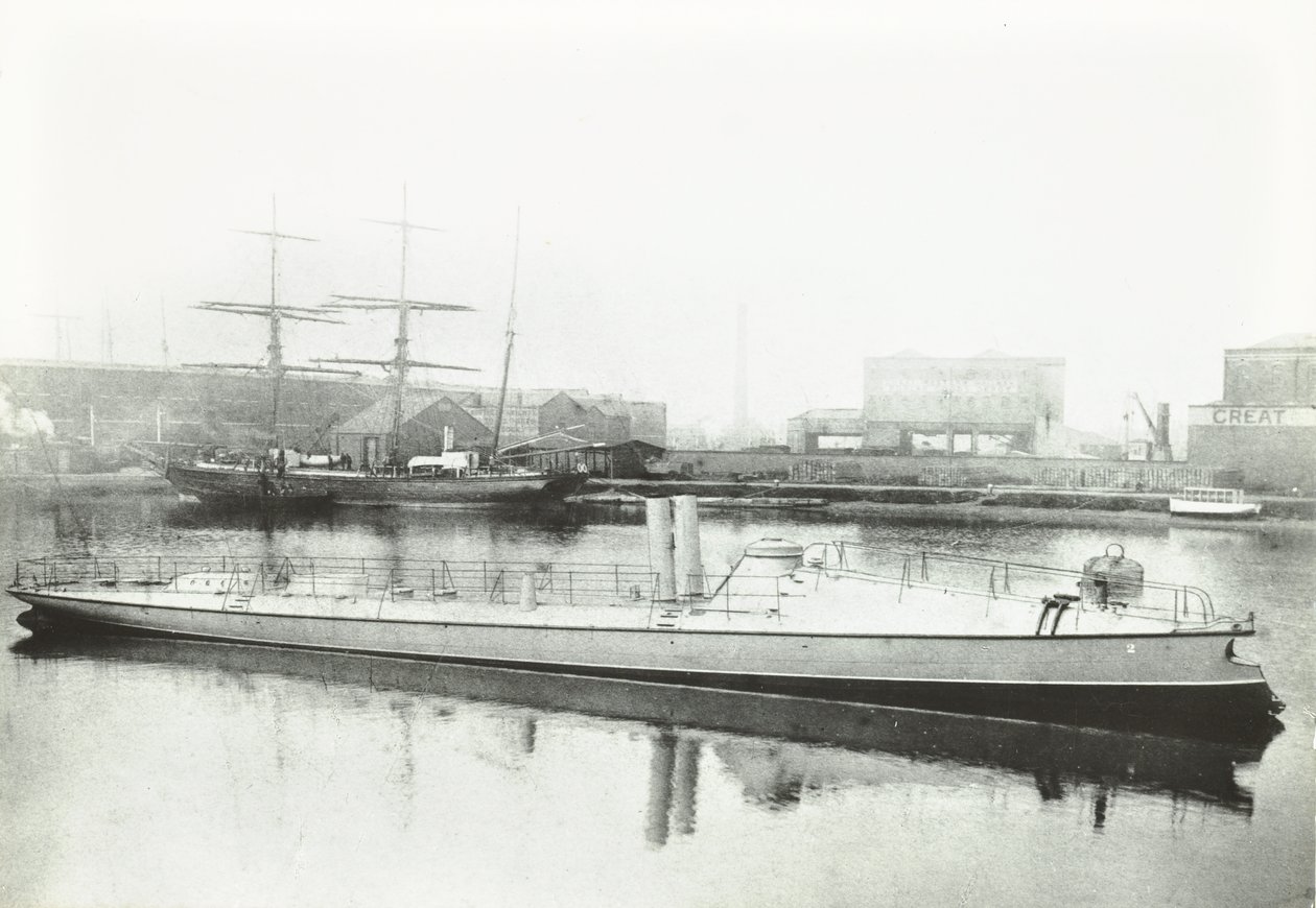 Eines der drei Torpedoboote, die für die portugiesische Regierung gebaut wurden, London, 1881 von English Photographer