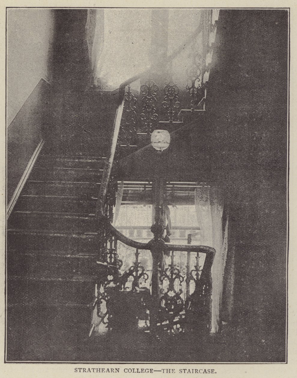 Strathearn College, die Treppe (Gravur) von English Photographer