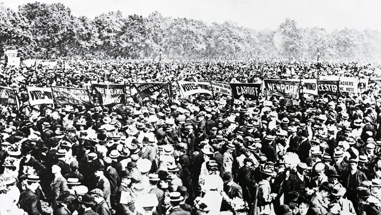Die große Demonstration für Frauenwahlrecht im Hyde Park, Sonntag, 12. Juni 1908 von English Photographer