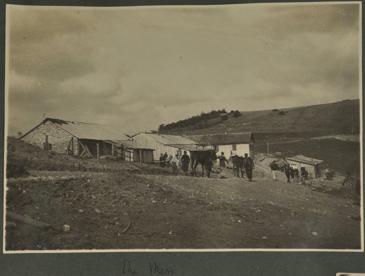 Die Messe, wahrscheinlich an der Schallmessstation in den Vogesen, 1915 von English Photographer