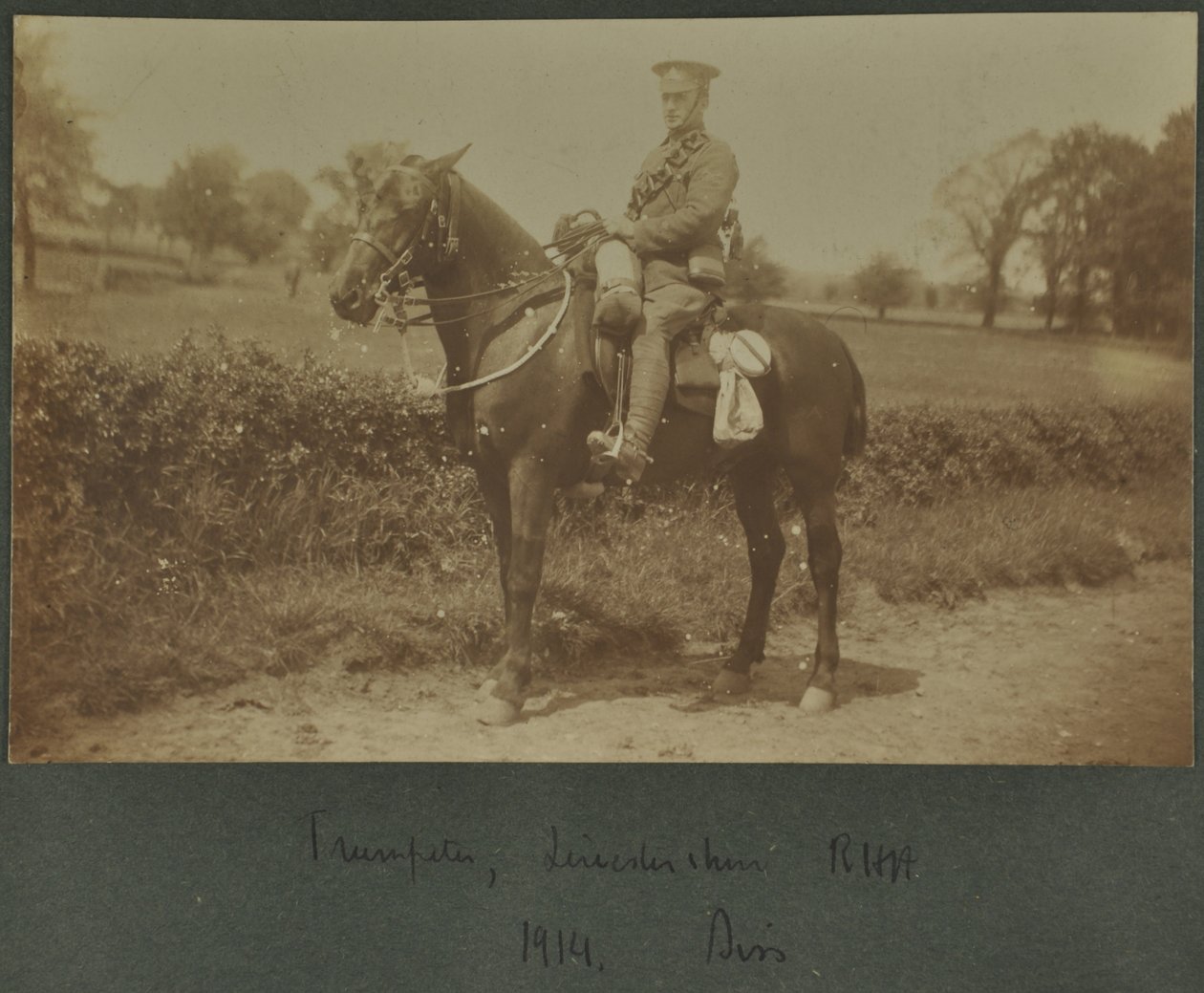 Trompeter der Leicestershire Royal Horse Artillery in einem Trainingslager in Diss, 1914 von English Photographer