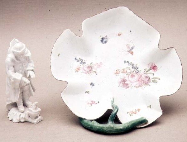 Longton Hall Blattschale, Trembly Rose, 1755, und Figur des Winters, 1758 von English School