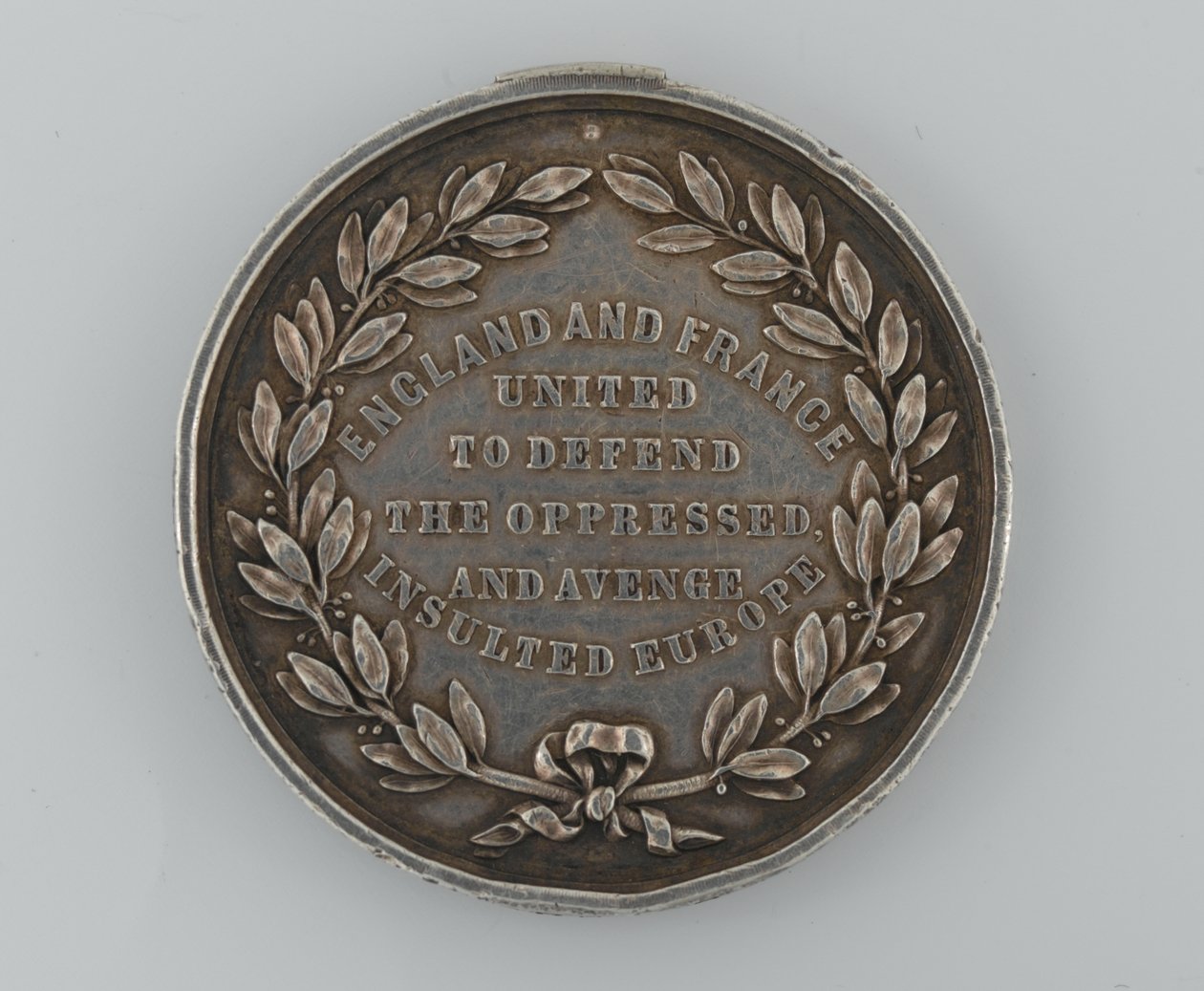 Silbermedaille des Patriotic Fund zur Erinnerung an das Bündnis zwischen England und Frankreich 1854, verliehen vom Bürgermeister von Dover, 1855 von English School