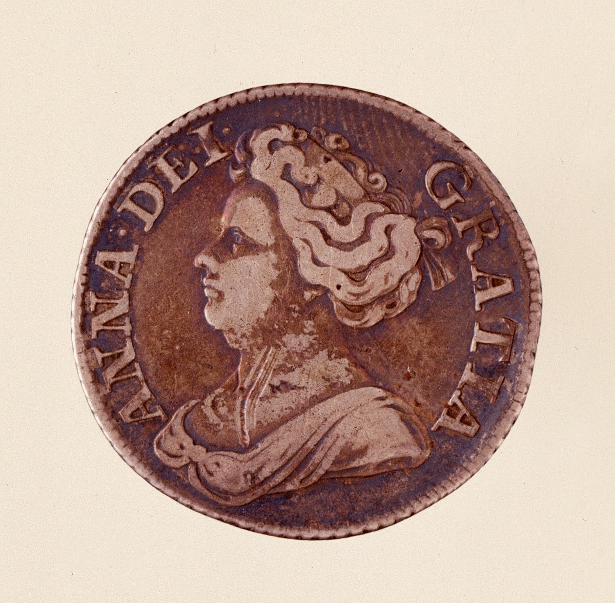 Silberner englischer Groschen, Regierungszeit von Königin Anne Stuart (Anne von Großbritannien) (1665-1714) 1712. Durchmesser 2,5 cm, Neapel, Archäologisches Museum von English School