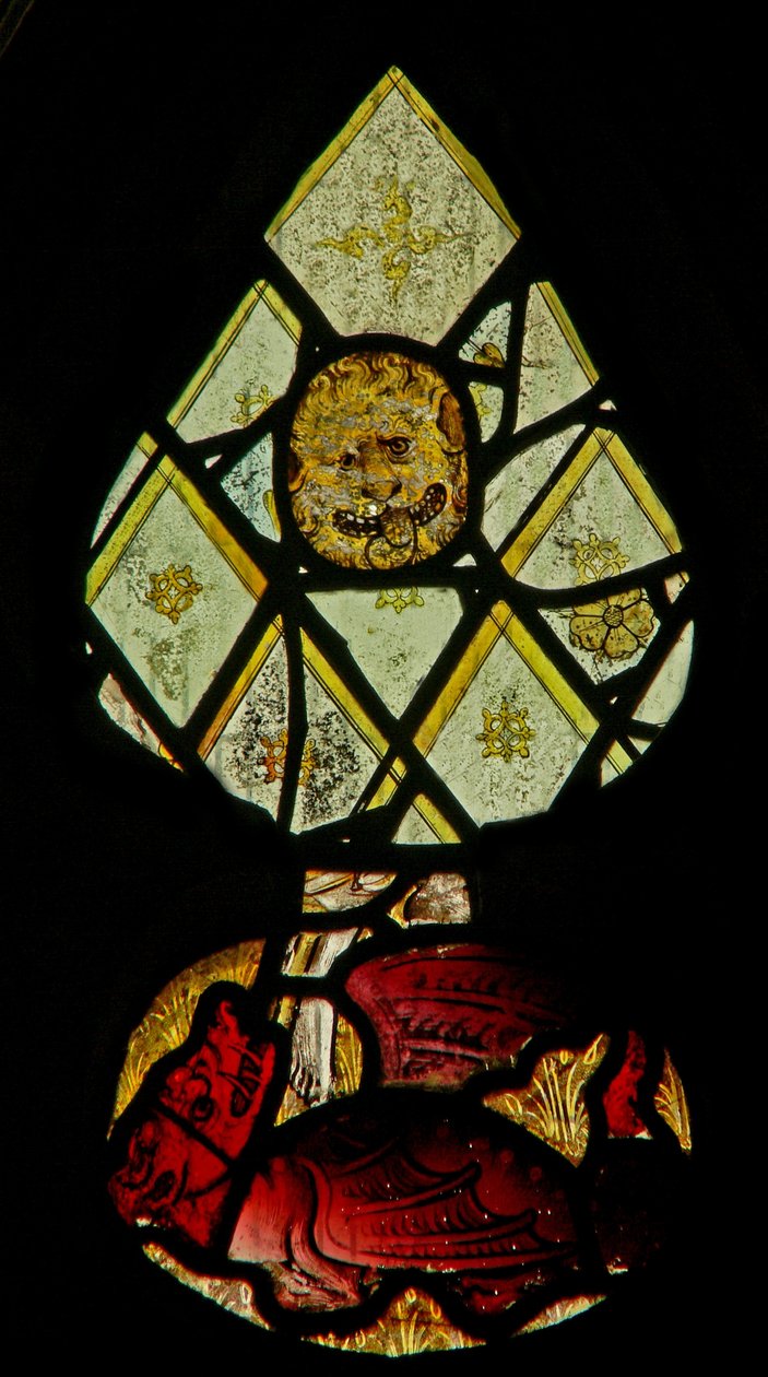 Fenster S4, Darstellung eines Drachen und eines Löwenkopfes von English School