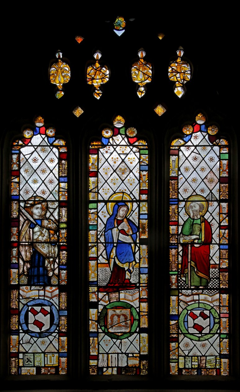 Fenster n3 mit Darstellung von St. Johannes, Jungfrau Maria, St. Paulus von English School