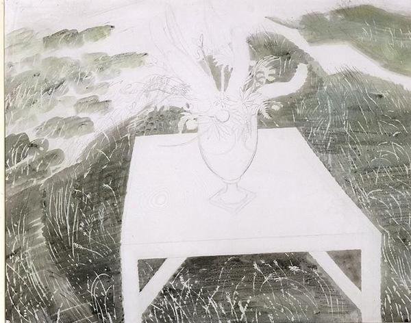 Vase mit Blumen in einem Garten von Eric Ravilious