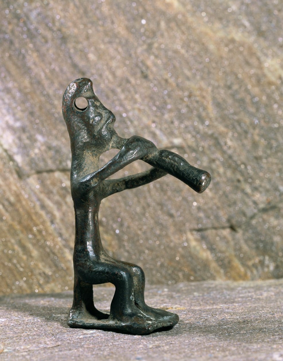 Flötenspieler. Bronzefigur aus Byblos, Libanon von Erich Lessing