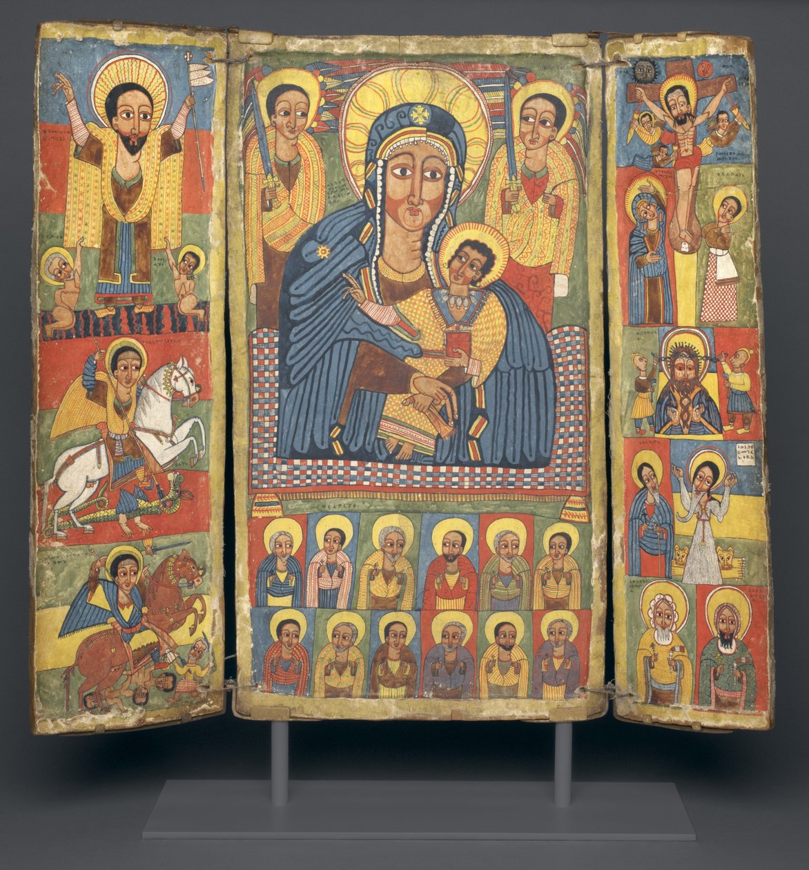 Triptychon-Ikone mit zentralem Bild der Jungfrau und des Kindes, 1682-99 von Ethiopian School
