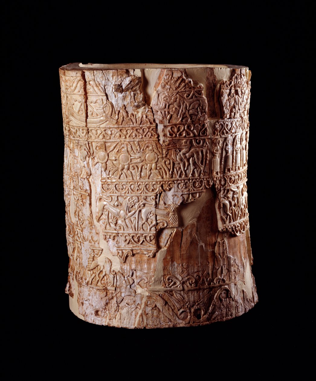 Etruskische Zivilisation: Elfenbein-Ciborium aus dem Grab von Pania in Chiusi, Italien - 7. Jahrhundert v. Chr. von Etruscan