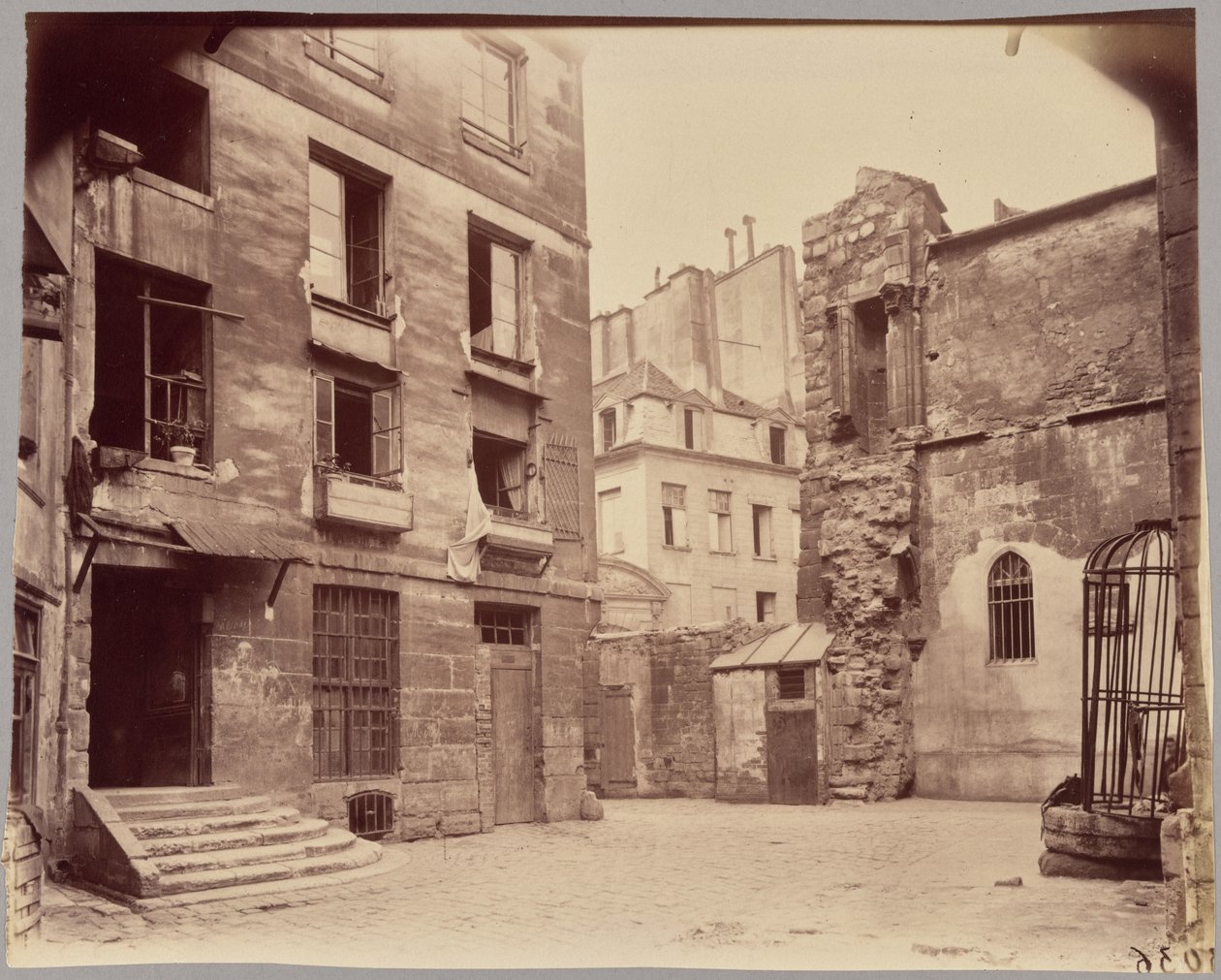 Hof Saint-Julien-le-Pauvre von Eugène Atget