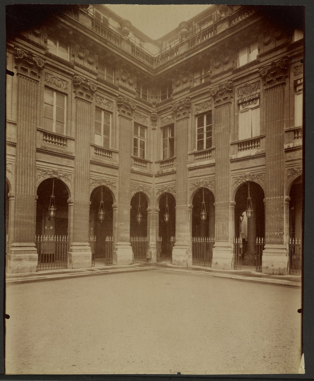 Palais-Royal von Eugène Atget