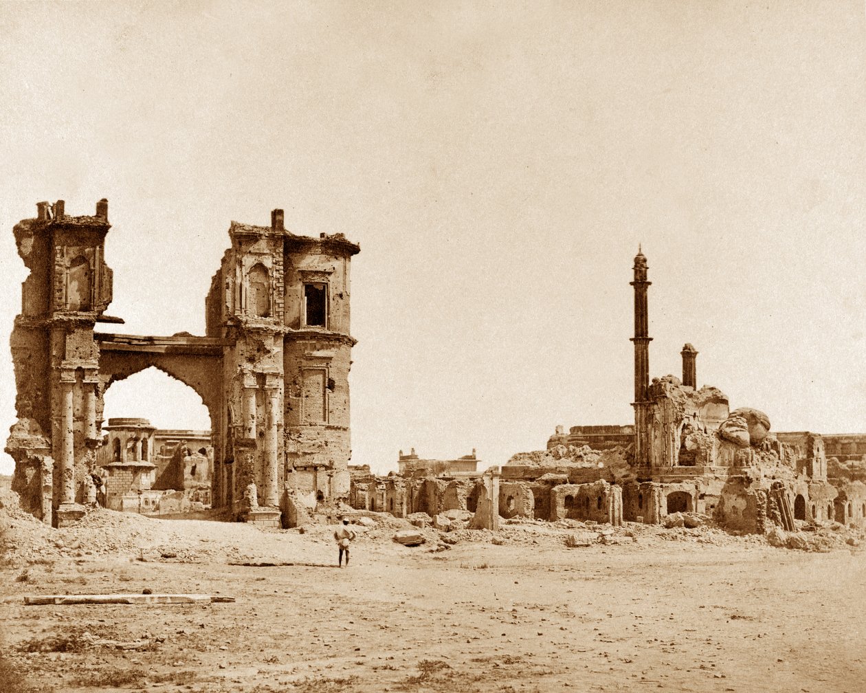 Uhrturm vor dem Bailee Guard Gate, Lucknow von Felice Beato
