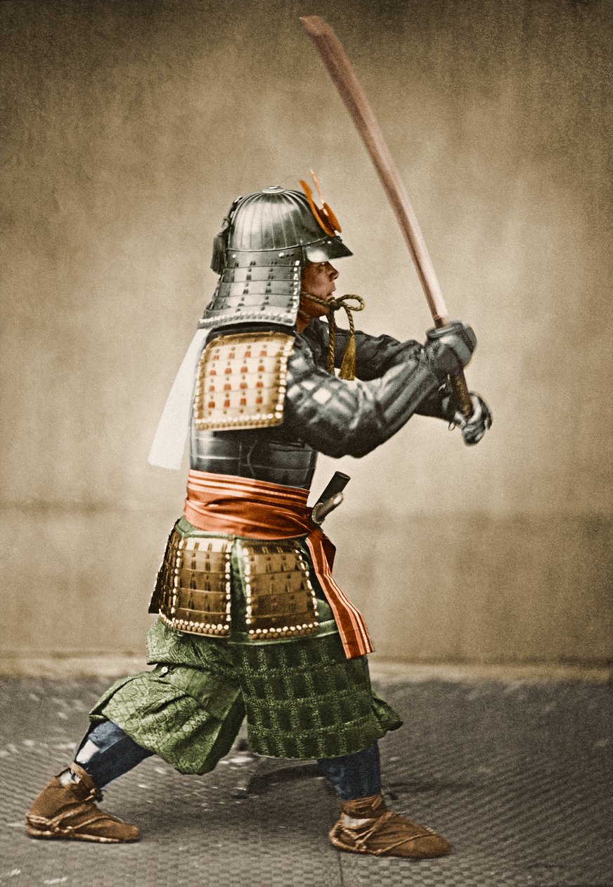 Samurai-Krieger in Rüstung mit erhobenem Schwert, ca. 1860 (Albumin-Fotografie) von Felice Beato