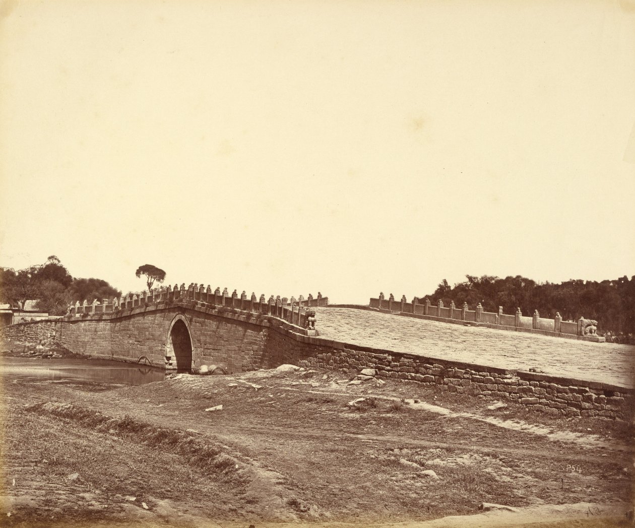 Brücke von Pa-lu-chian, Schauplatz des Kampfes mit kaiserlichen chinesischen Truppen nahe Peking, 21. September 1860 von Felice Beato
