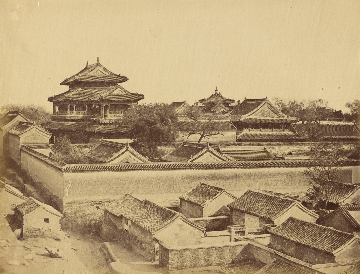 Erster Blick auf Peking, aufgenommen vom Antin-Tor, Oktober 1860 von Felice Beato