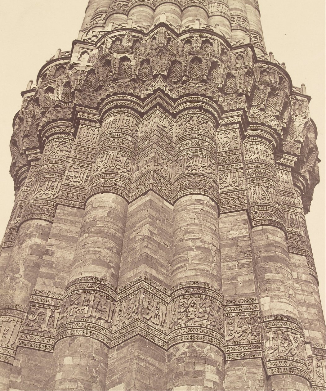 Teil der Säule von Kootub von Felice Beato
