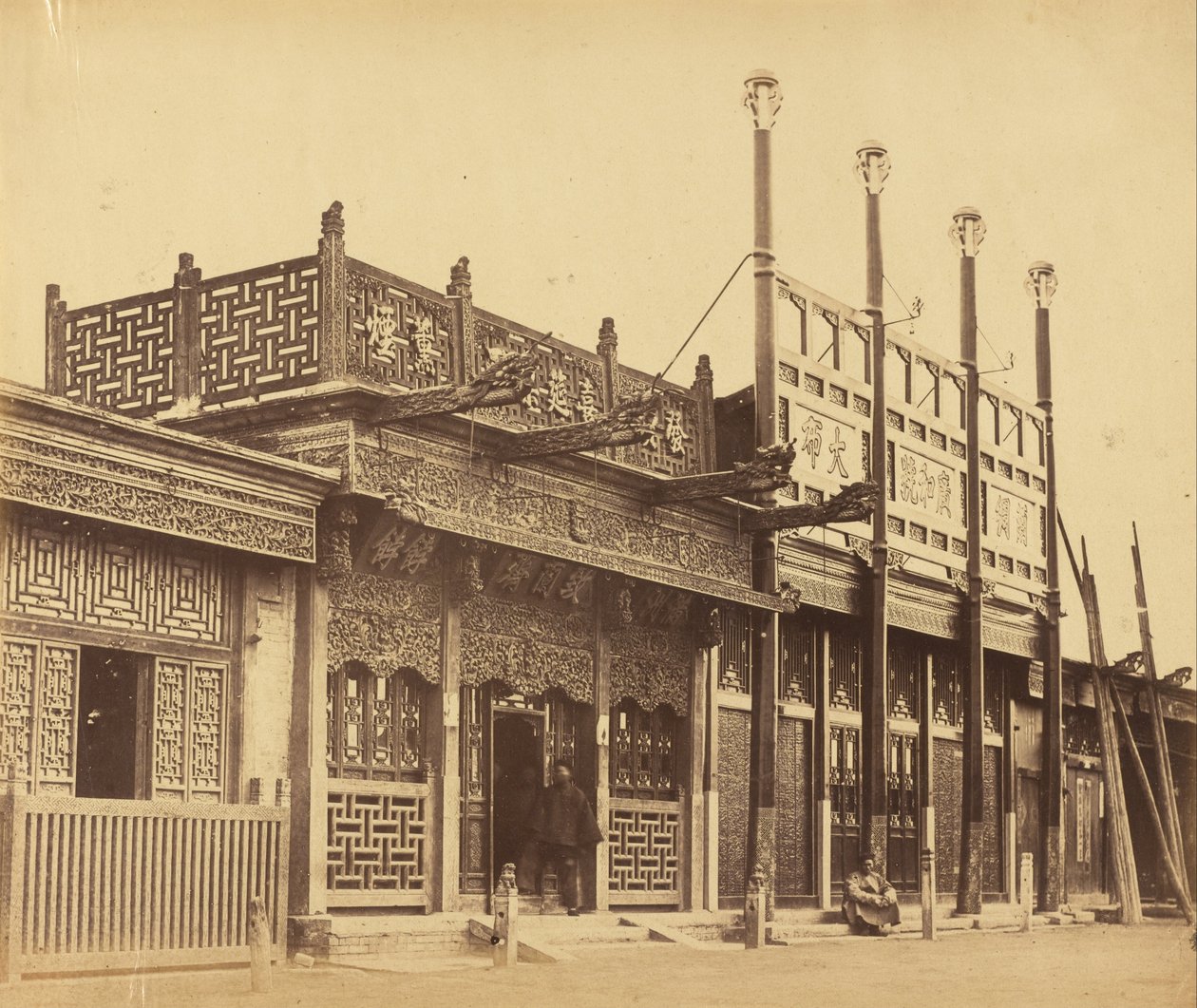 Straße und Geschäfte in der Tartarstadt von Peking, 29. Oktober 1860 von Felice Beato