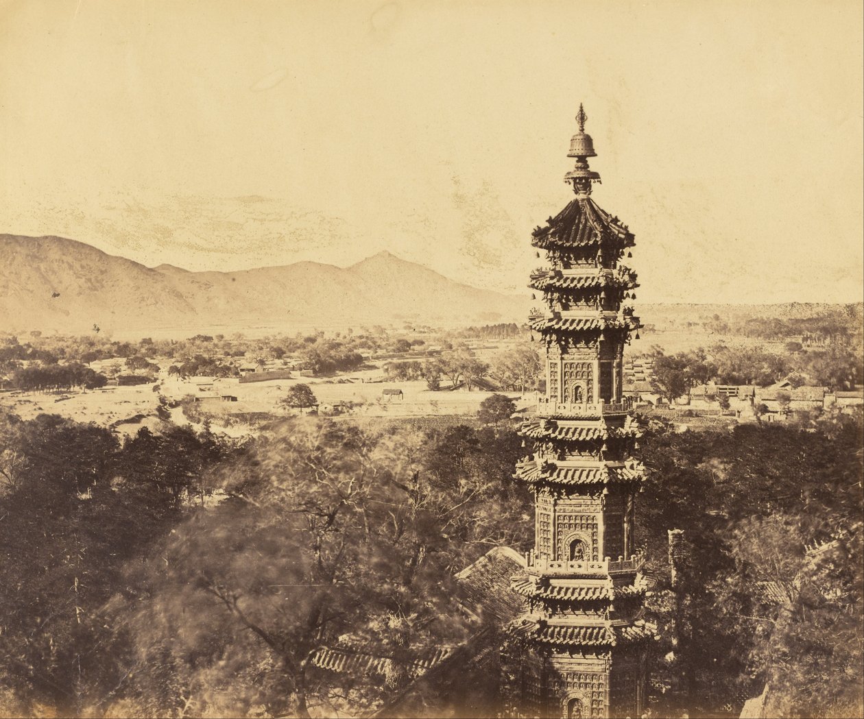 Ansicht des Sommerpalastes. Yuan Ming Yuan Pagode. Vor dem Brand, Peking, 18. Oktober 1860 von Felice Beato