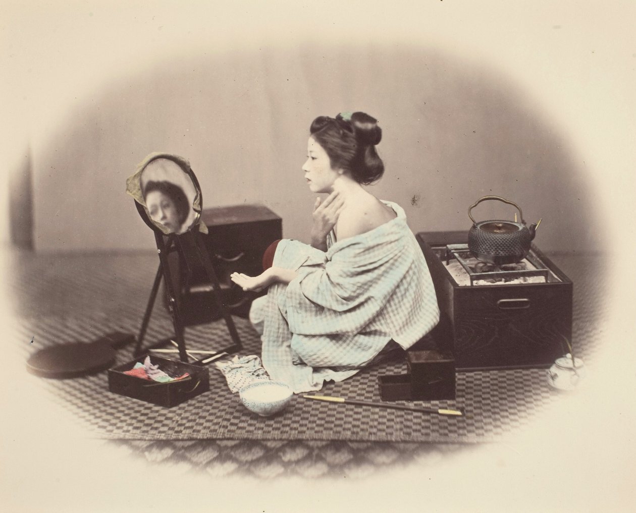Frau bei der Toilette von Felice Beato