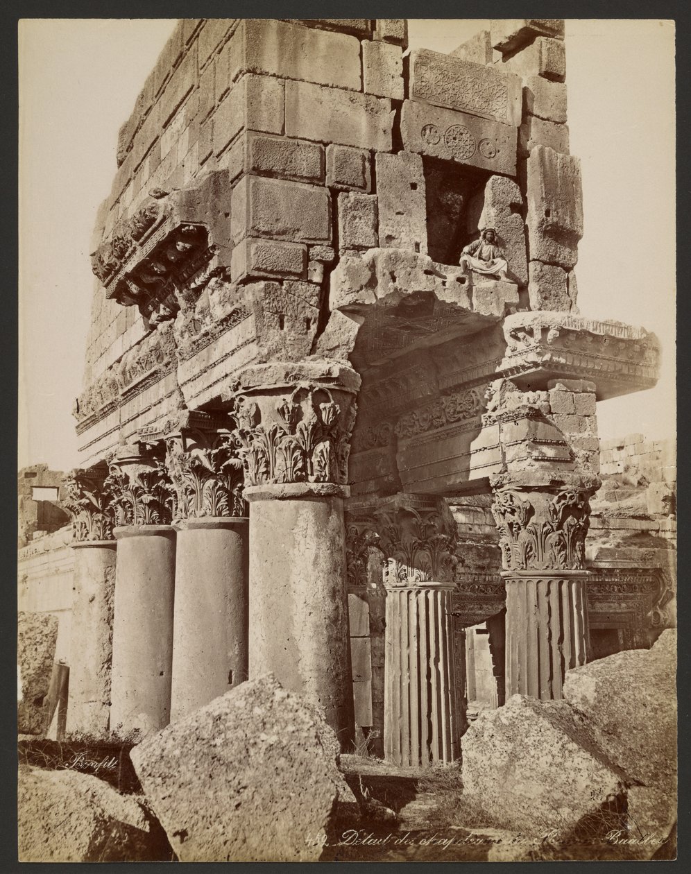 Detail der Kapitelle des Proanos Baalbek von Félix Bonfils