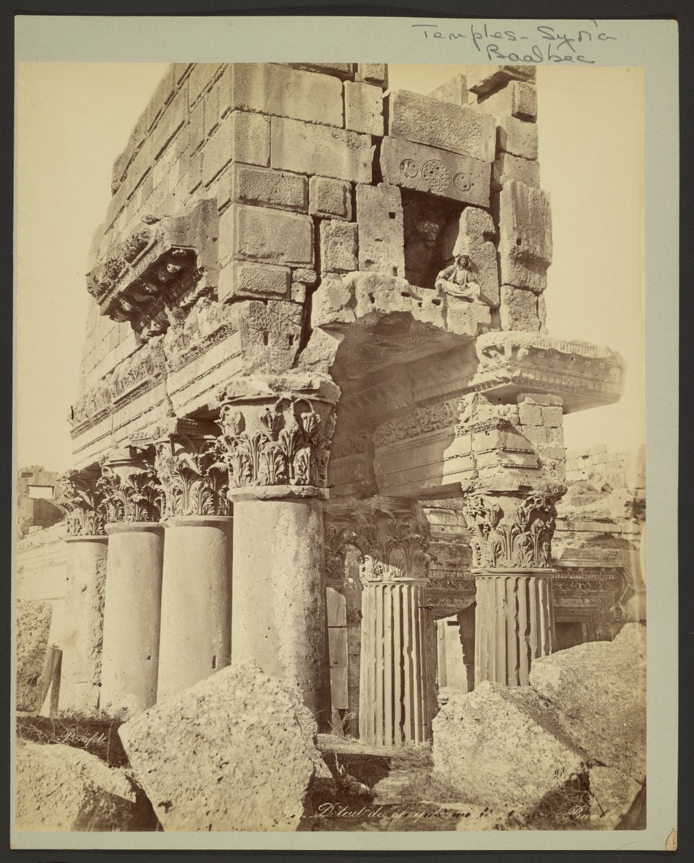 Detail der Kapitelle des Proanos Baalbek von Félix Bonfils