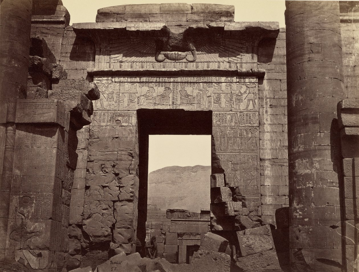 Details des Tors zum Tempel, Medinet Habu von Félix Bonfils
