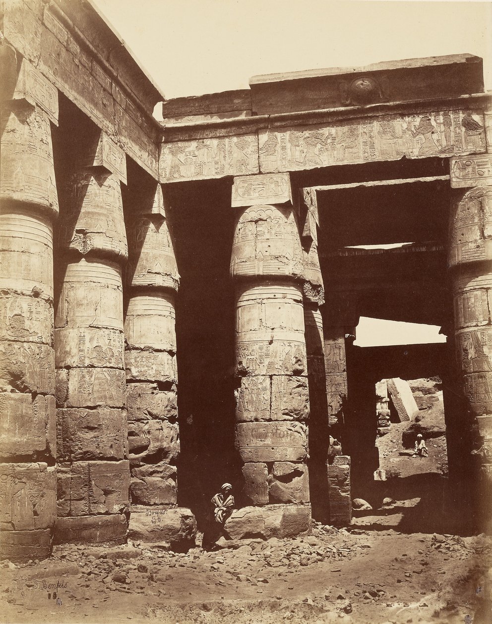 Interieur des ersten Hofes des Tempels von Ramses III in Karnak [Theben] von Félix Bonfils
