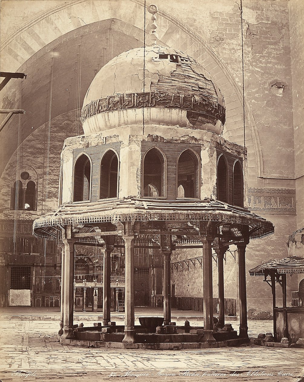 Der Abbrunnen, in der Moschee des Sultans Hassan, in Kairo, Ägypten von Félix Bonfils