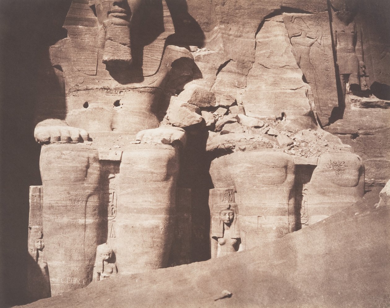 Abo-Sembil, Grand Spéos, Kolossalstatuen von vorne gesehen von Félix Teynard