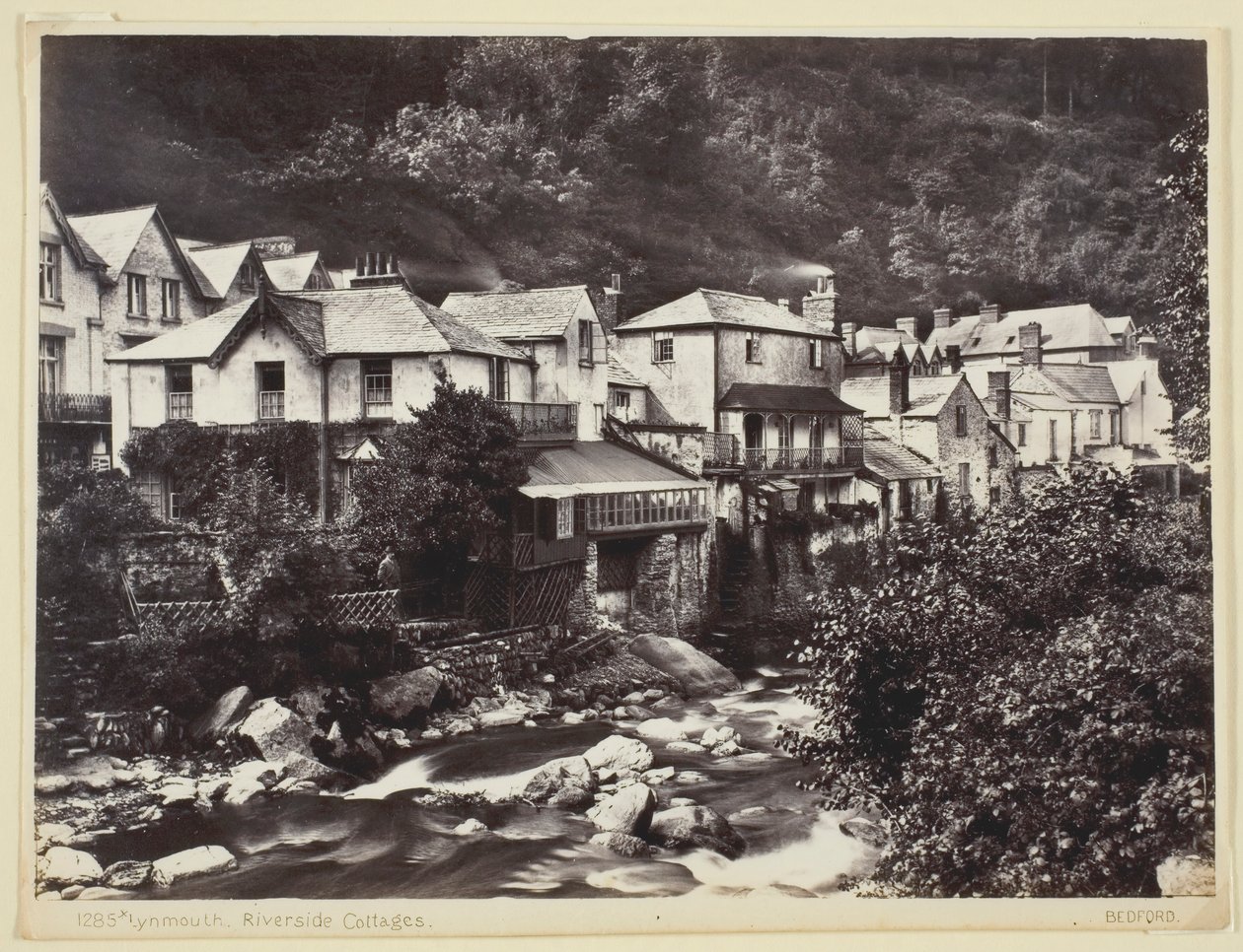 Lynmouth, Flussuferhäuser, 1860-94 von Francis Bedford