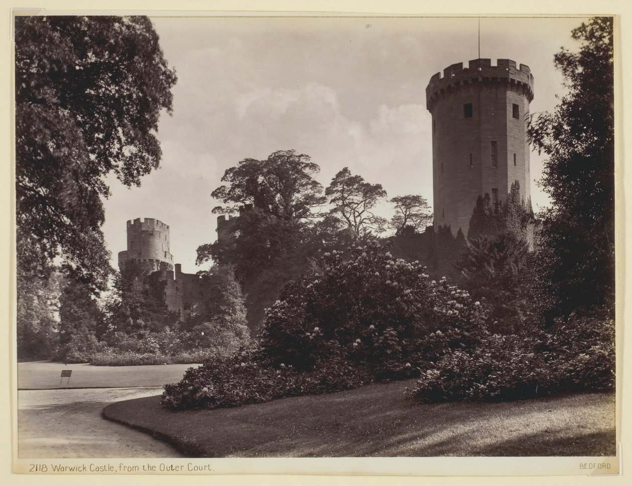Warwick Castle, vom äußeren Hof, 1860-94 von Francis Bedford
