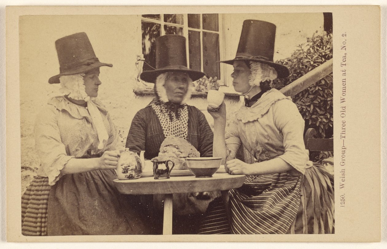 Walisische Gruppe - Drei alte Frauen beim Tee, Nr. 2 von Francis Bedford
