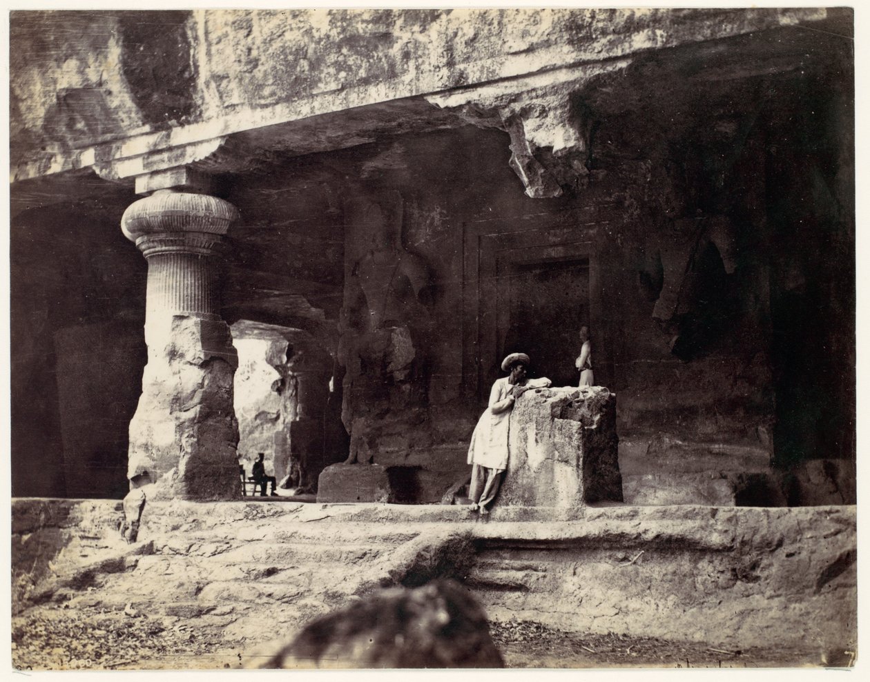 Elephanta von der Water Cave aus, Coombe Martin Bay, Watermouth von Francis Frith