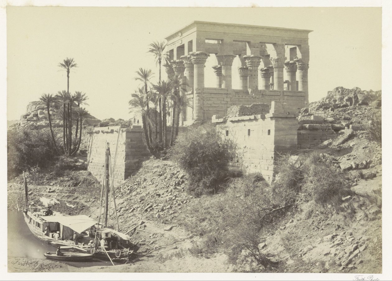 Kiosk des Trajan auf der Insel Philae im Nil von Francis Frith