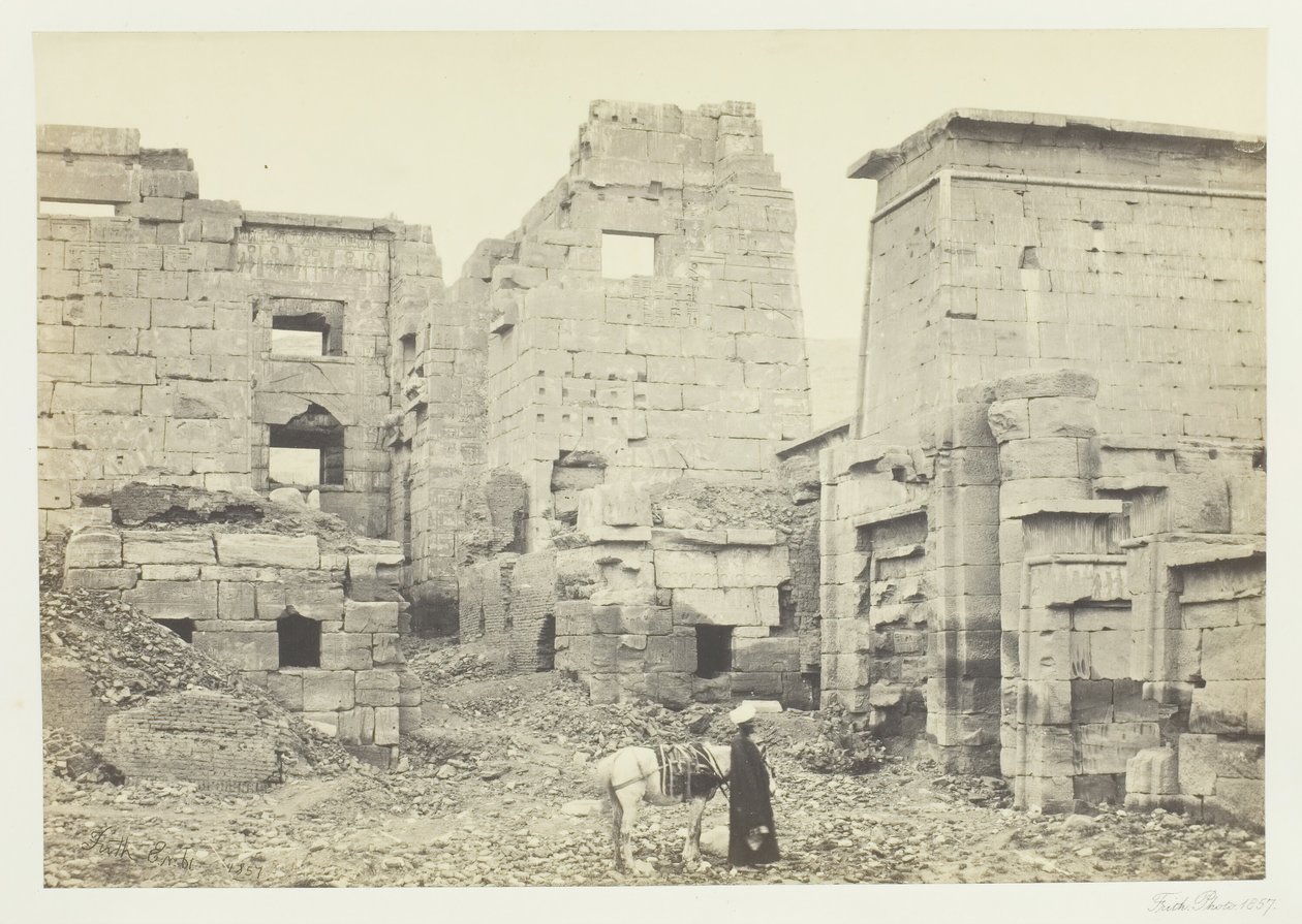Der Tempelpalast, Medinet Haboo, 1857 von Francis Frith