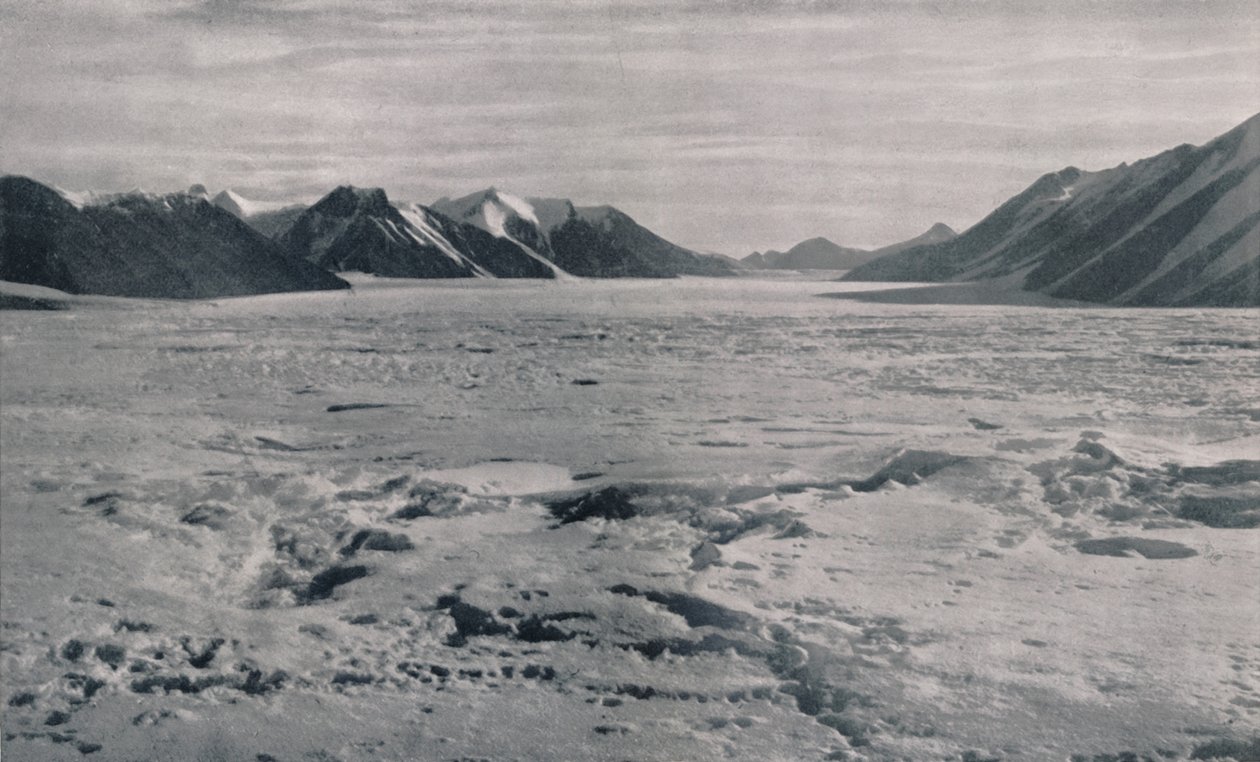 Ein Auslassgletschertal, vollständig mit Eis gefüllt, ca. 1911, 1913 von Frank Debenham