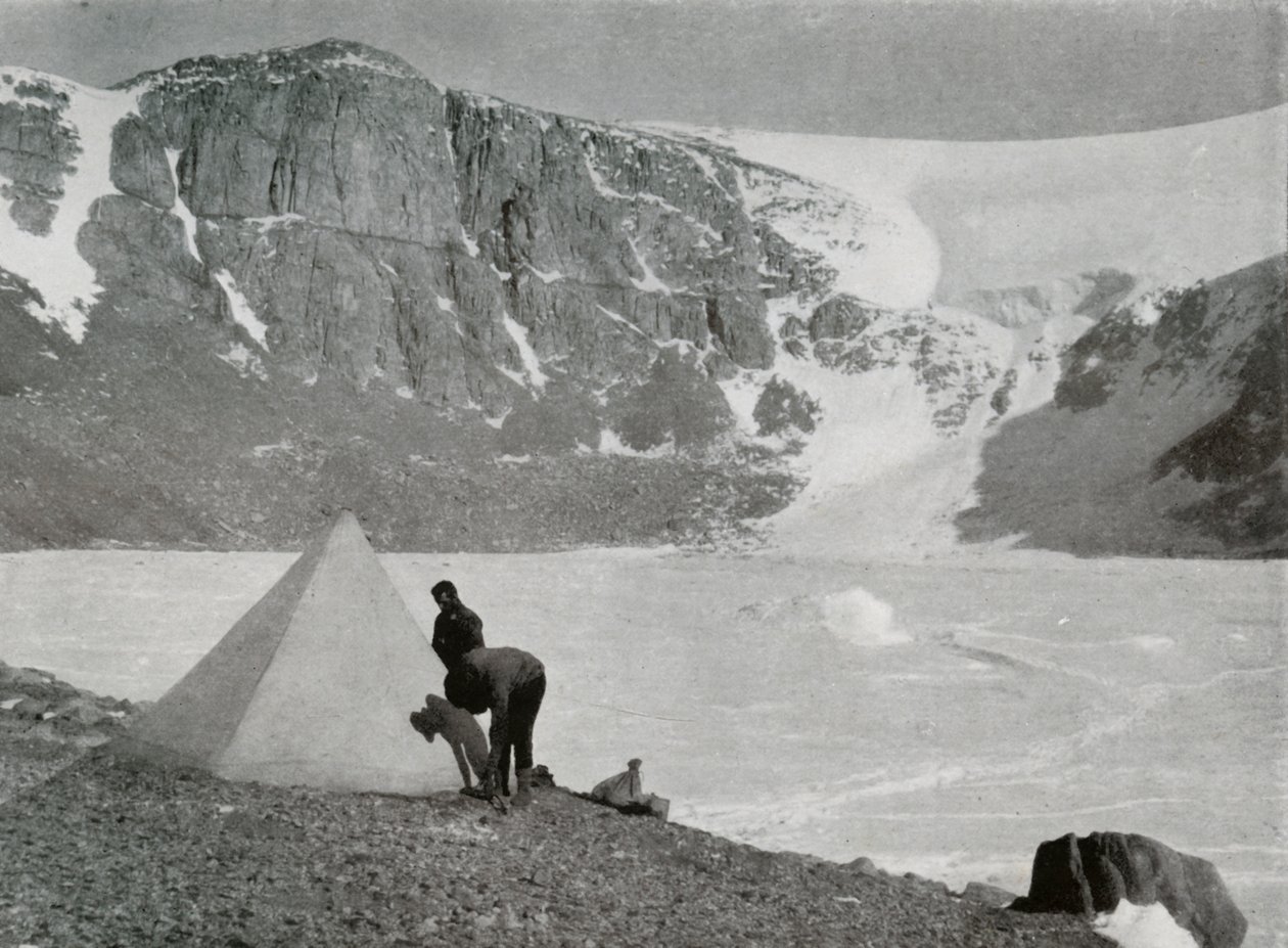 Der Teufelskessel, ein leerer Kessel in der südwestlichen Ecke des Granite Harbour, 1912, 1913 von Frank Debenham
