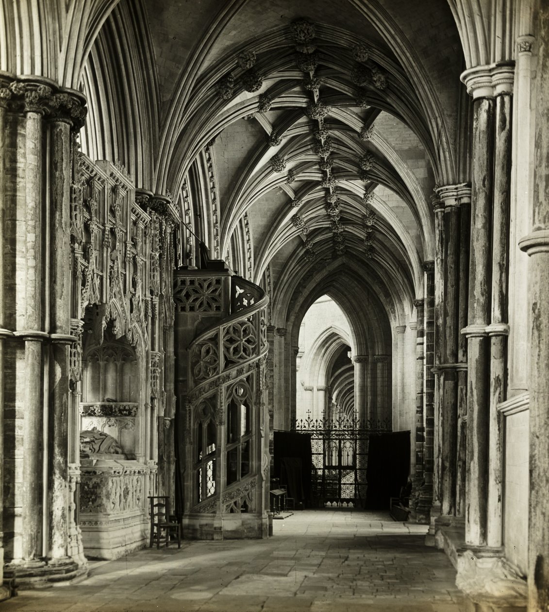 Ely-Kathedrale: Nordchor-Gang nach Westen von Frederick H. Evans