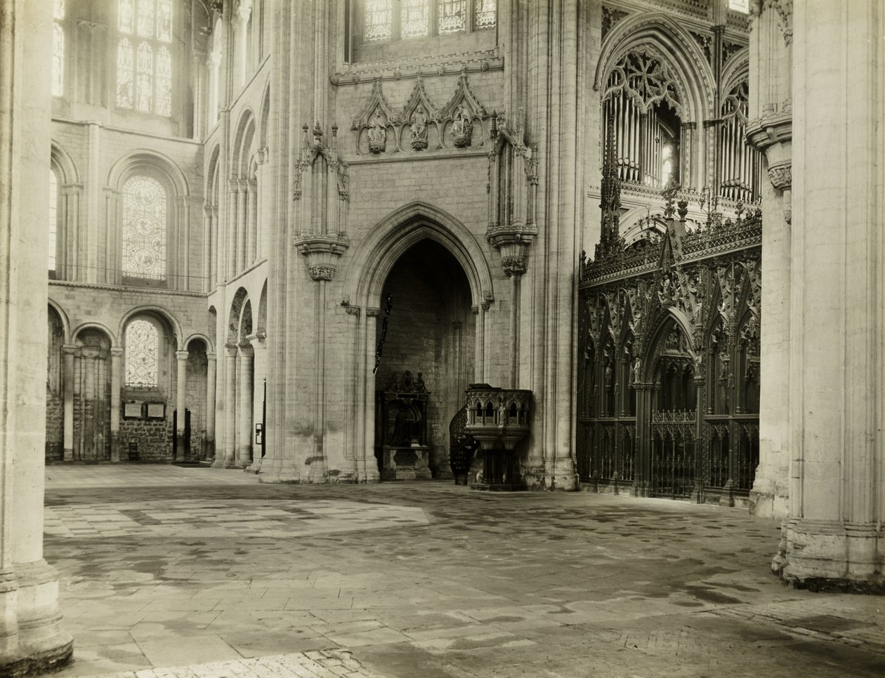 Ely Cathedral: Oktagon vom Südquerhaus Stühle & Bänke entfernt von Frederick H. Evans
